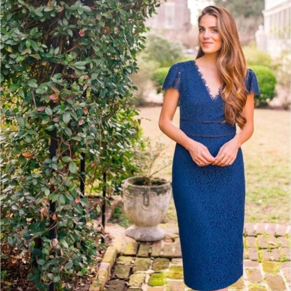 Gal Meets Glam Blue Ginger Rosebud Lace Sheath Dress